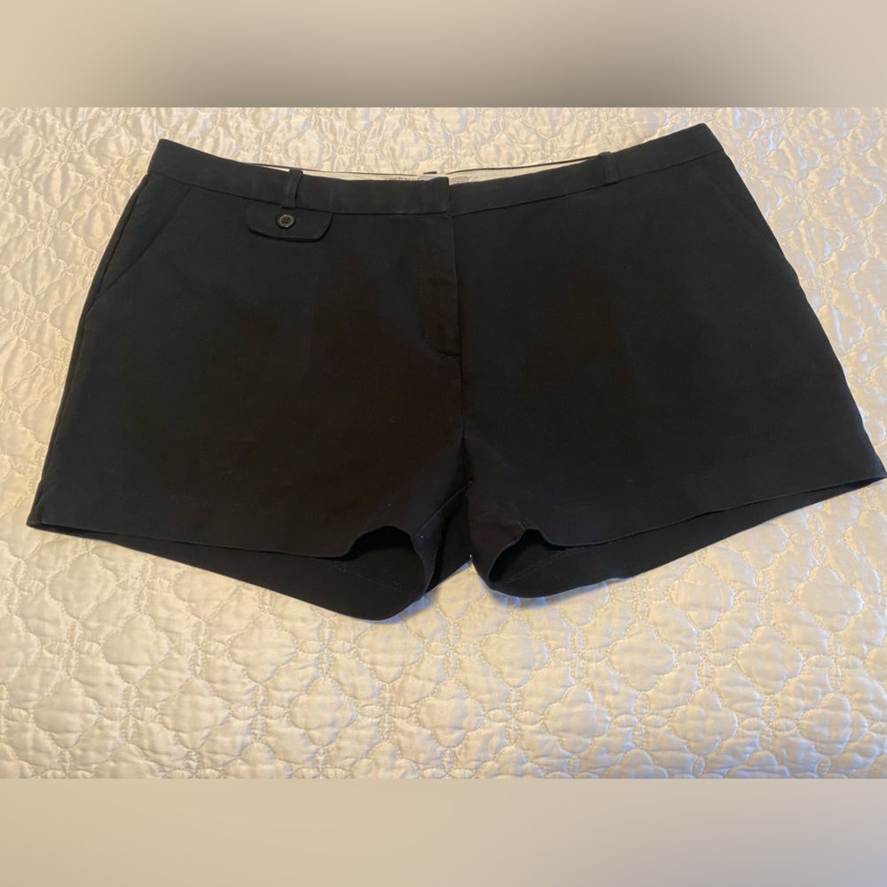 Old Navy classic Black Women's Shorts. Size 16 with 3 inch inseam.
